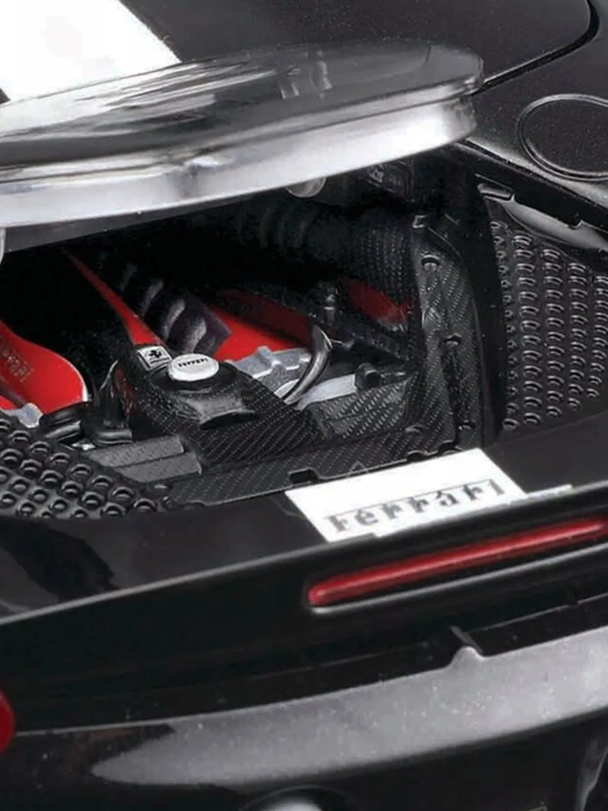 Машина Bburago 18-16910 1:18 Ferrari Signature-SF90 Spider Assetto Fiorano — изображение 8